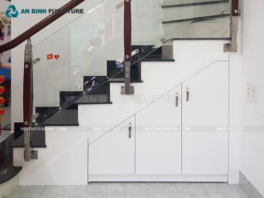 Thi công tủ gầm cầu thang MDF phun sơn - anh Toàn, TPHCM