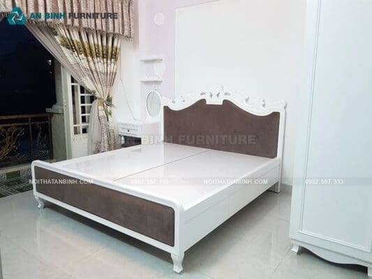 Hoàn thiện giường ngủ gỗ Sồi sơn trắng – cô Tâm, TPHCM
