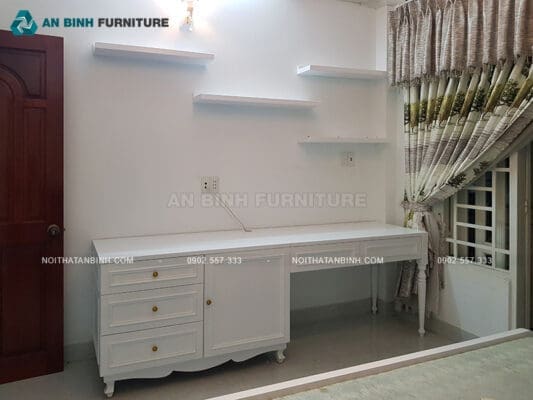 Bàn giao kệ tivi gỗ MDF sơn trắng nhà cô Tâm, TPHCM