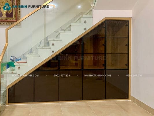 Hoàn thiện tủ cầu thang MDF cánh nhôm kính - chú Thủy, TPHCM