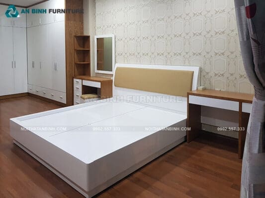 Hoàn thiện giường ngủ gỗ Sồi sơn trắng – anh Đức, TPHCM