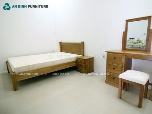 Hoàn thiện giường ngủ gỗ Sồi tự nhiên – anh Típ, Nha Trang