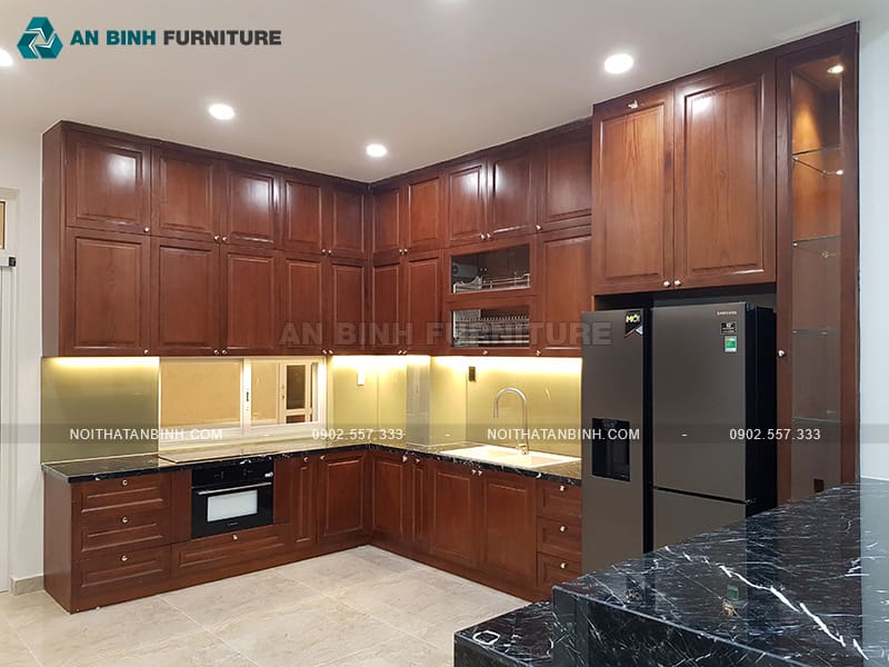 Công trình tủ bếp gỗ sồi thi công thực tế tại nhà khách hàng